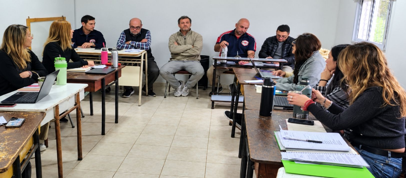 Imagen de la noticia: Sigue la polémica por las bajadas de autos en Pehuen Co