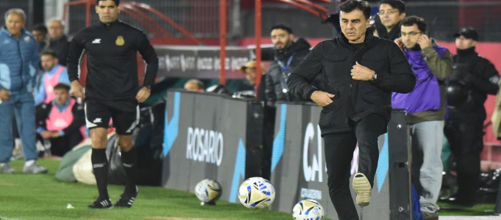Imagen de la noticia: Después de la eliminación en Copa Argentina, Independiente echó al DT Quinteros