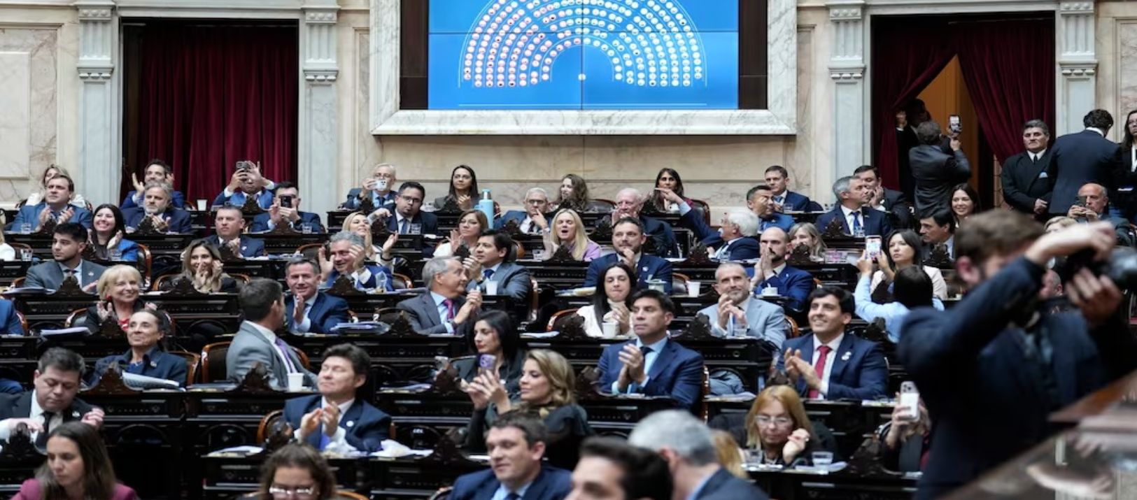 Imagen de la noticia: El oficialismo consiguió la media sanción de la reforma del Banco Central
