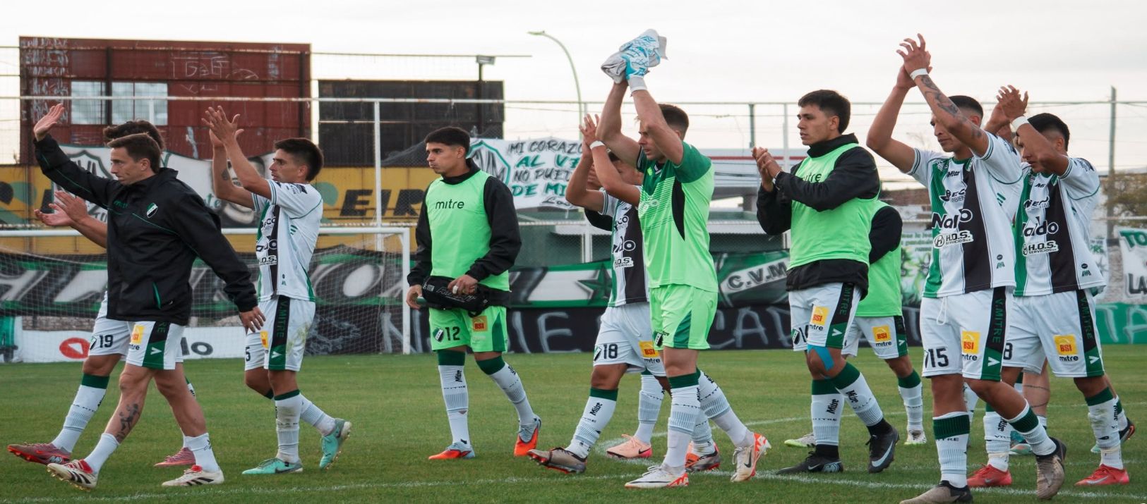 Imagen de la noticia: Villa Mitre rompió la racha y logró un triunfazo en Tandil: 2-0 ante Santamarina