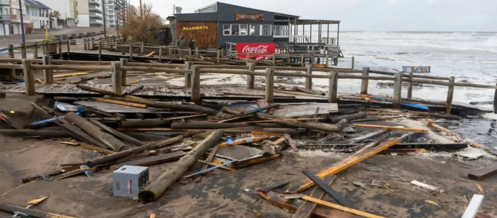 Imagen de la noticia: Proponen una obra conjunta para frenar el avance del mar en Monte Hermoso