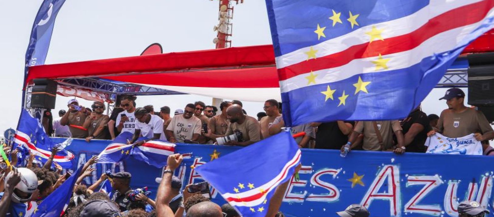 Imagen de la noticia: Cabo Verde recibió a sus héroes mundialistas tras una histórica participación