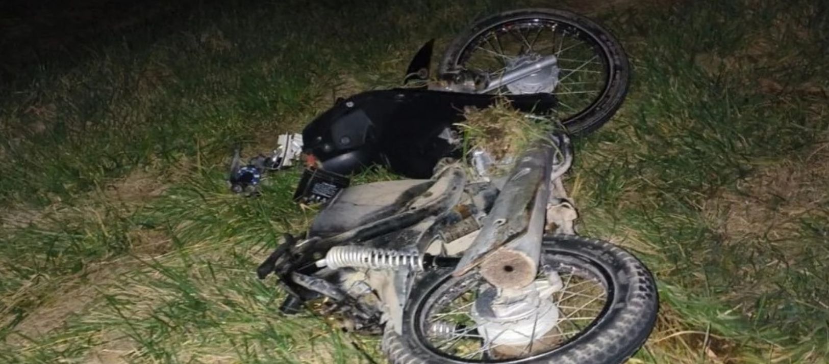 Imagen de la noticia: Motociclista chocó contra dos autos en Tres Arroyos y solo sufrió lesiones leves
