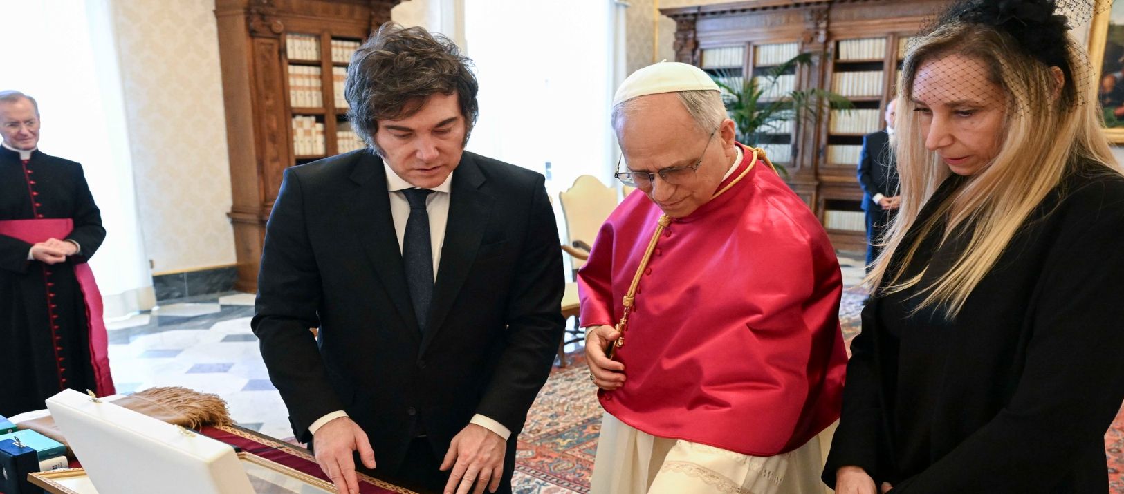 Imagen de la noticia: "Alegría enorme": el mensaje de Milei tras la confirmación de la visita del Papa
