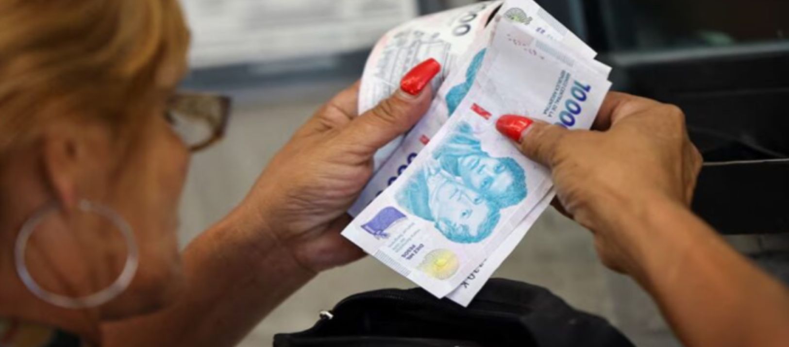 Imagen de la noticia: El bono de $70.000 se reduce para quienes cobran más que la mínima
