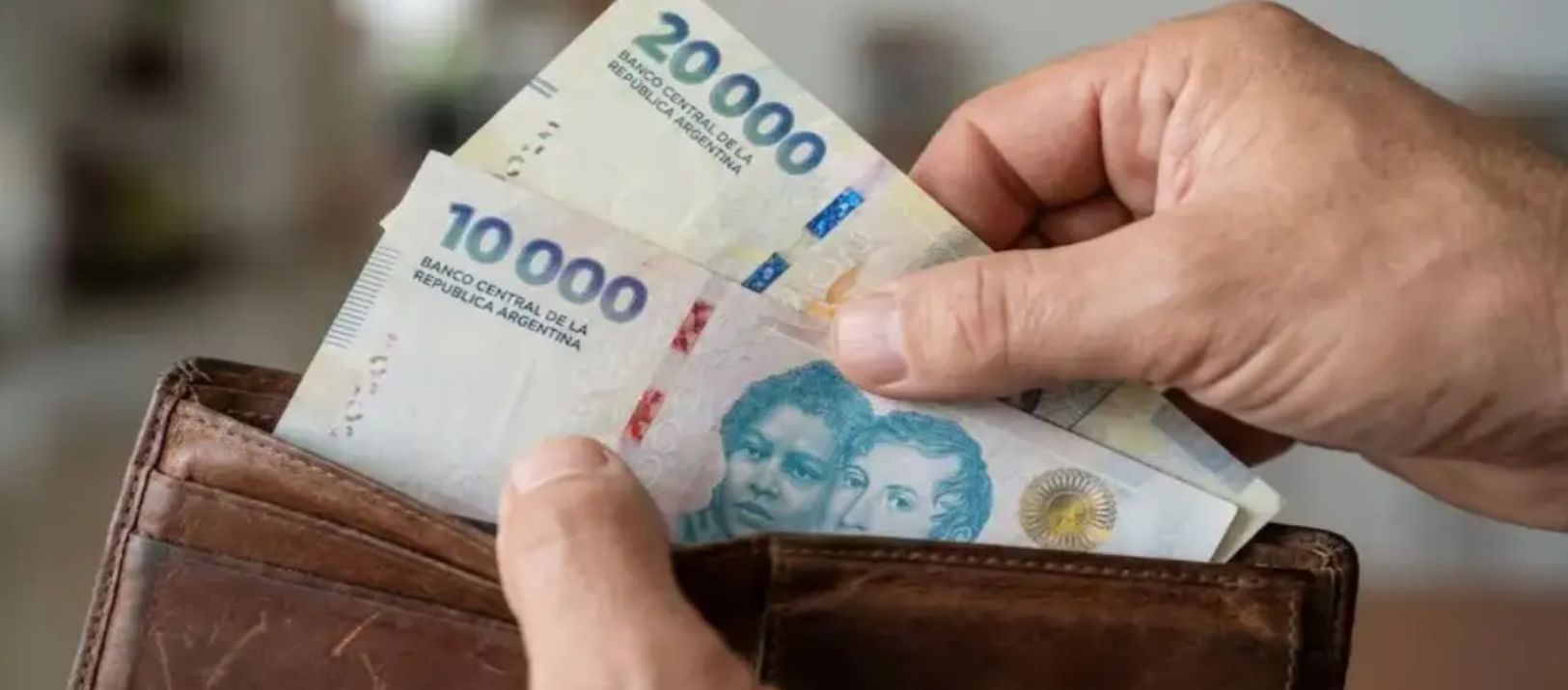 Imagen de la noticia: Los salarios superaron a la inflación en julio y acumulan un alza del 21,8%