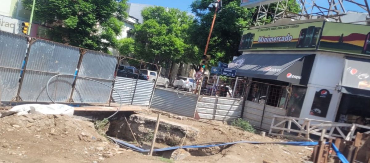 Imagen de la noticia: Vecinos del macrocentro viven un calvario por una obra sin terminar