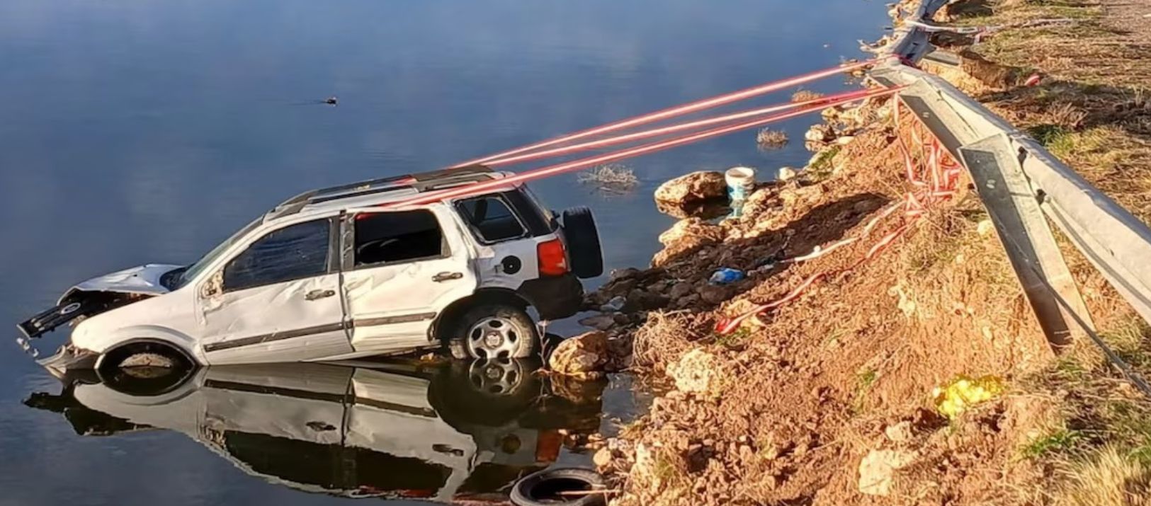 Imagen de la noticia: La Pampa: murieron cuatro mujeres que quedaron atrapadas tras caer a un canal