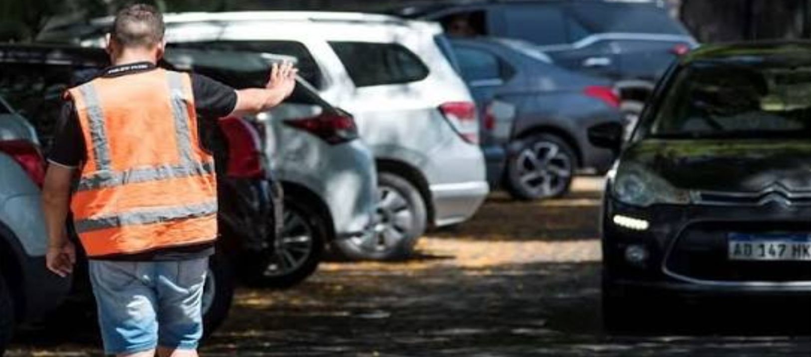 Imagen de la noticia: Santa Fe prohibió a los cuidacoches y fijó penas de hasta 80 días de arresto