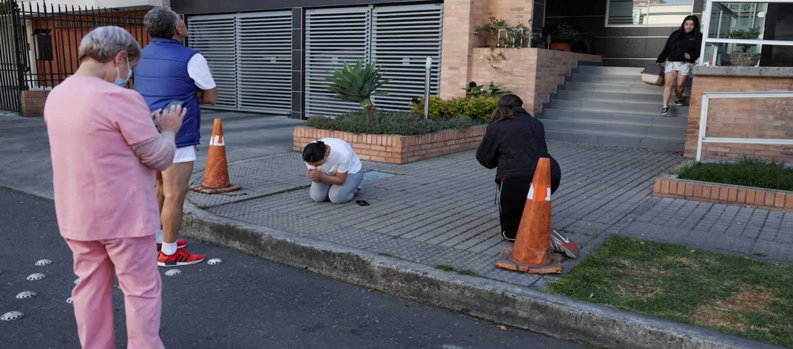 Imagen de la noticia: Fuerte terremoto de 7,4 sacudió Colombia y causó daños en varias ciudades