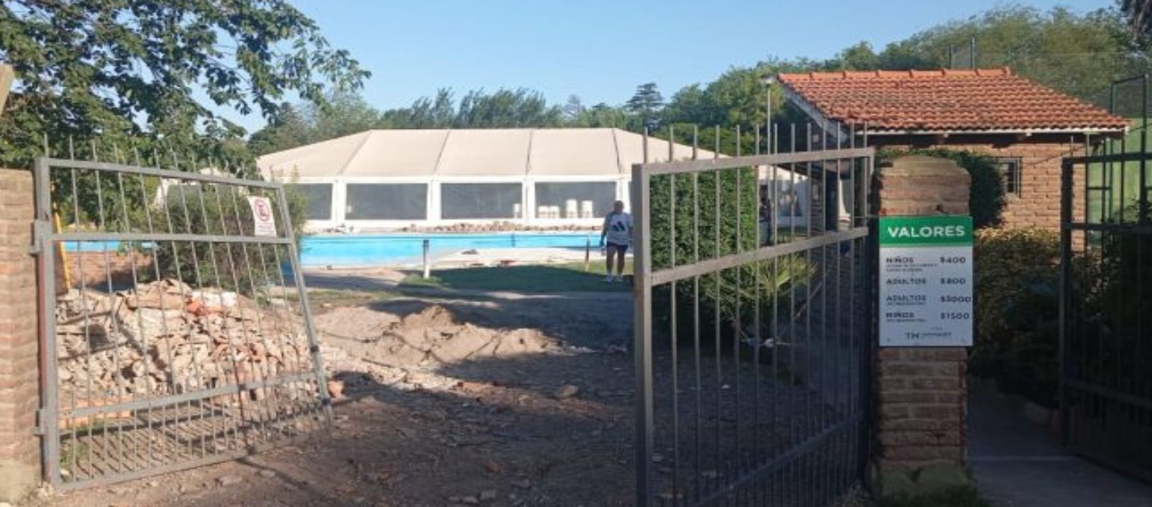 Imagen de la noticia: Sierra de la Ventana: entró con un auto y destruyó el predio de las piletas