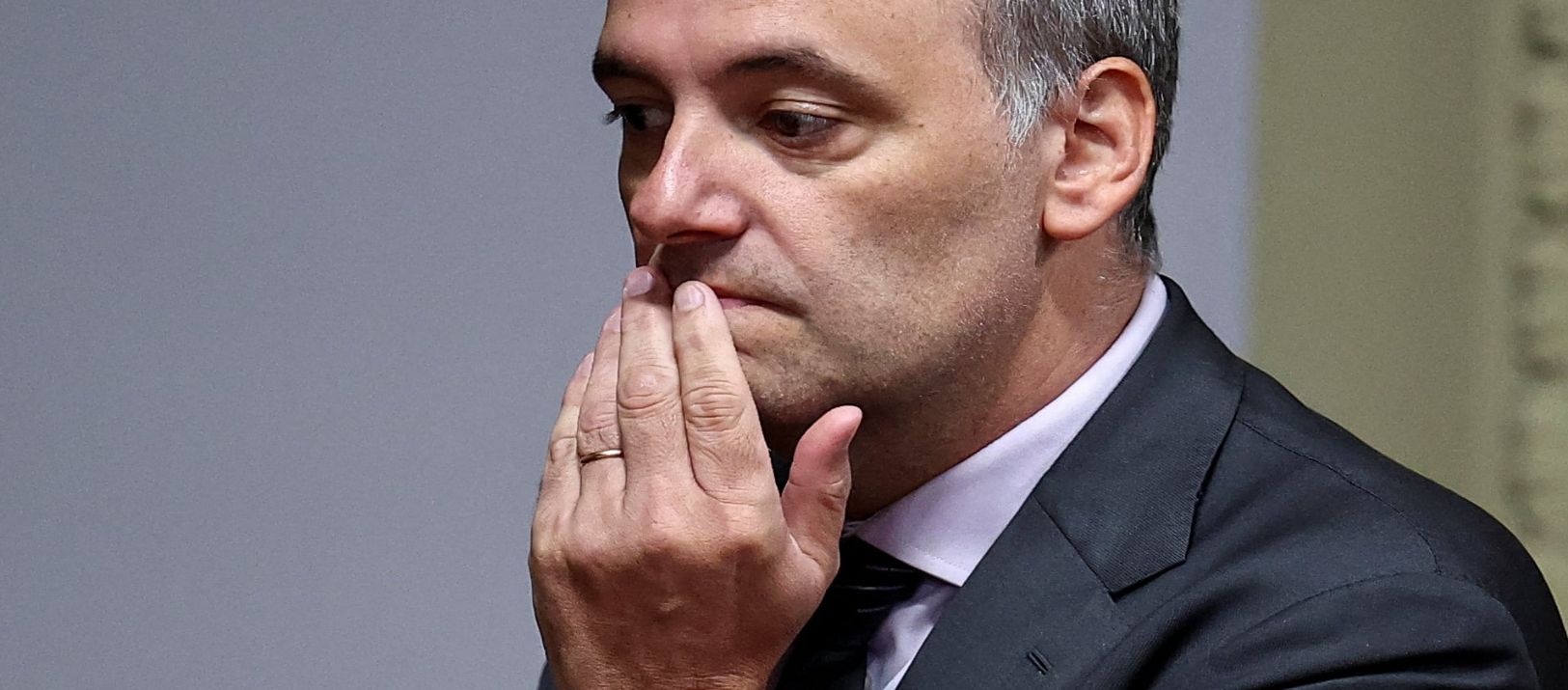 Imagen de la noticia: Le prohibieron la salida del país a Manuel Adorni por peligro de fuga inminente