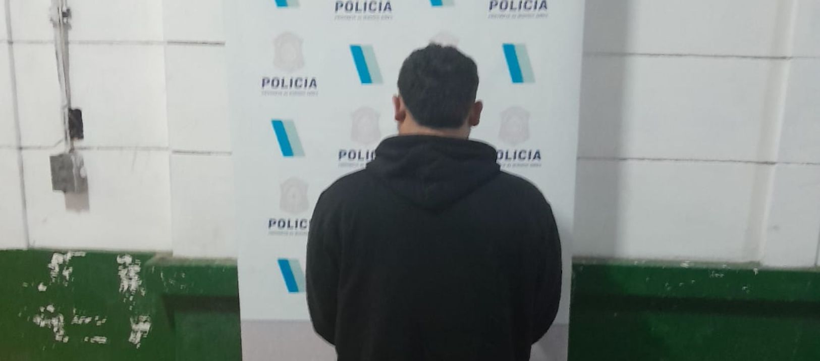 Imagen de la noticia: Lo descubrieron por las cámaras del CeUM mientras hacía pintadas con aerosol