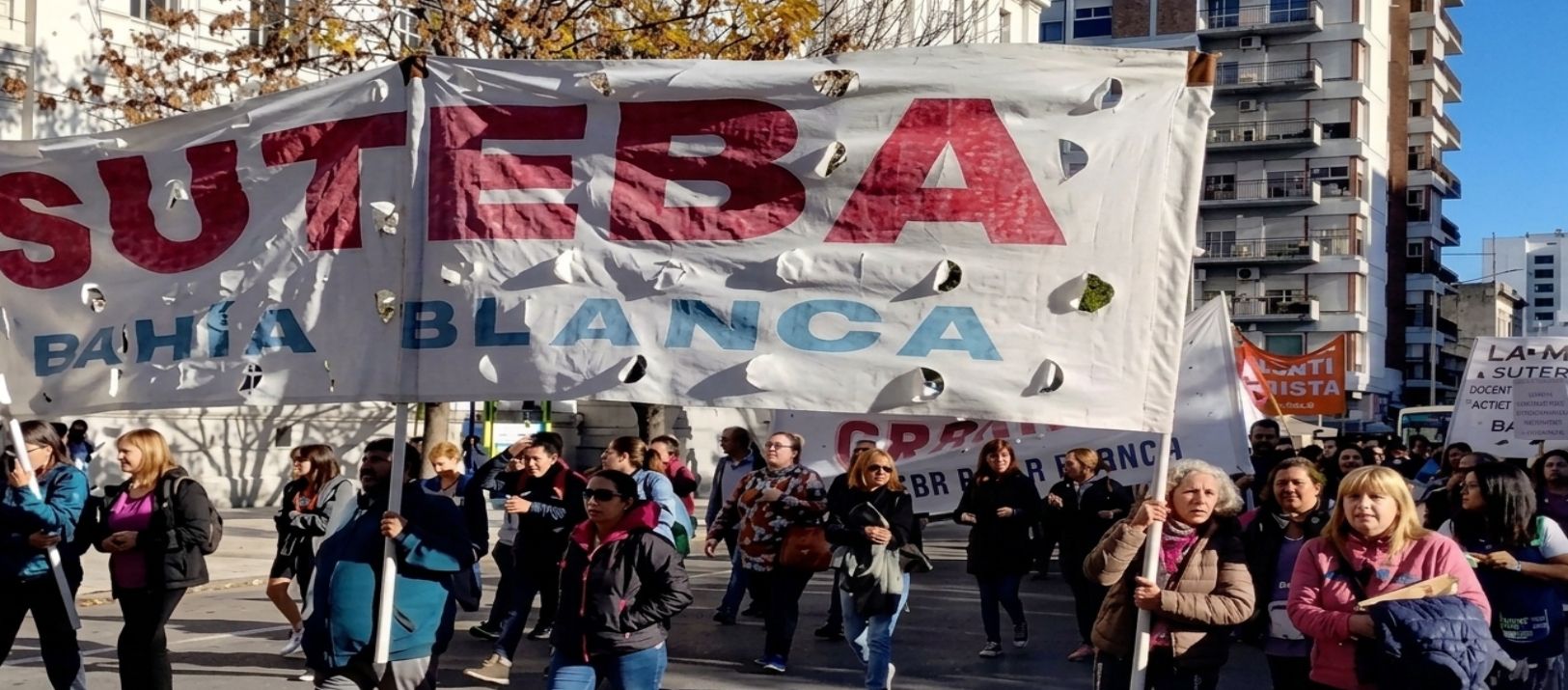 Imagen de la noticia: Paro docente y marcha en todo el país por el femicidio de la maestra Nancy Godoy