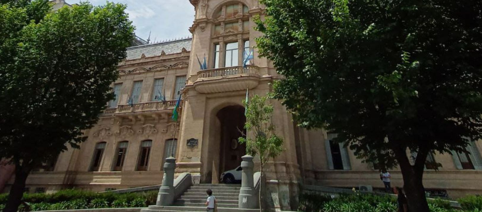 Imagen de la noticia: Grave denuncia de abuso contra un empleado del área de Género municipal