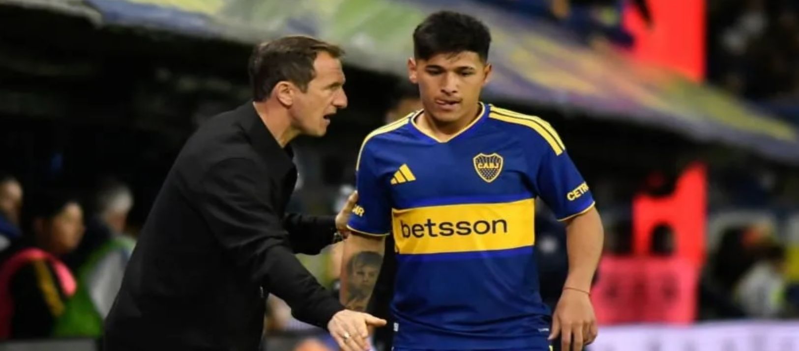 Imagen de la noticia: Leandro Lozano salió en el entretiempo y encendió las alarmas en Boca: qué tiene