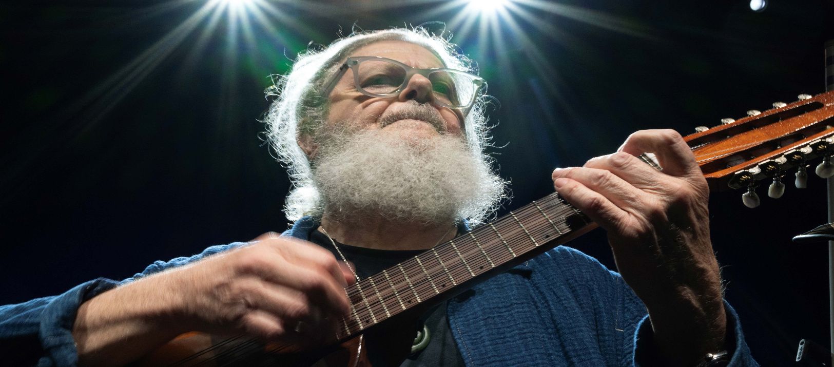 Imagen de la noticia: Gustavo Santaolalla llega con Ronroco tour al Teatro Argentino