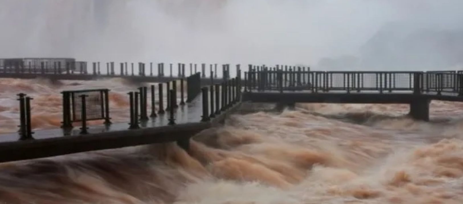 Imagen de la noticia: Alerta por El Niño en las Cataratas: reabrieron dos circuitos tras bajar el agua