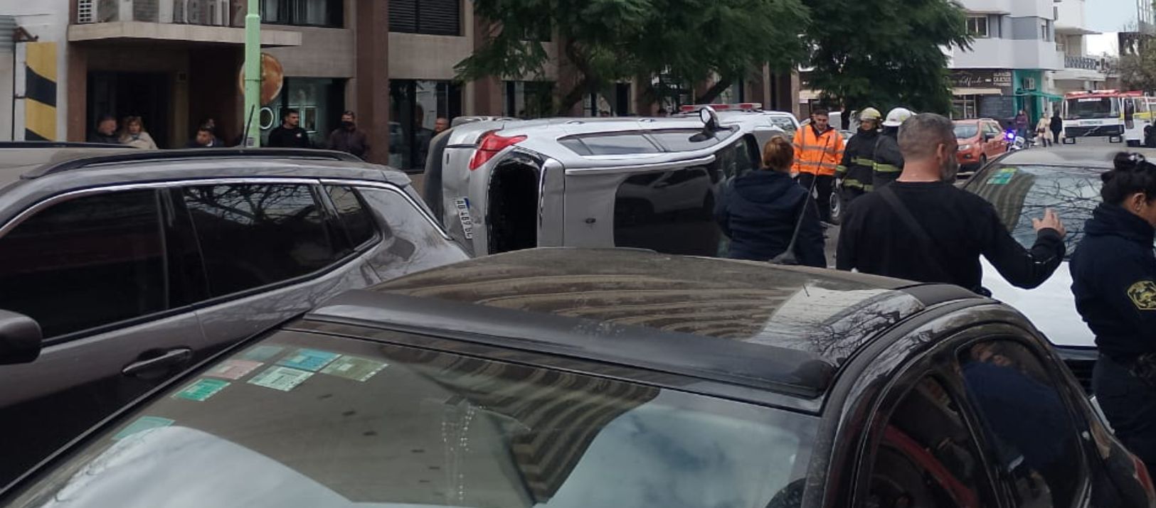 Imagen de la noticia: Cómo está el hombre que se descompensó y provocó un choque y vuelco