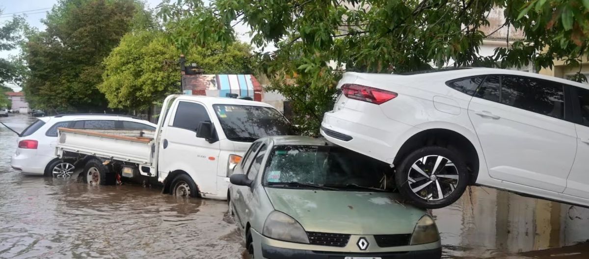 Imagen de la noticia: En la madrugada convirtieron en ley la emergencia de Bahía