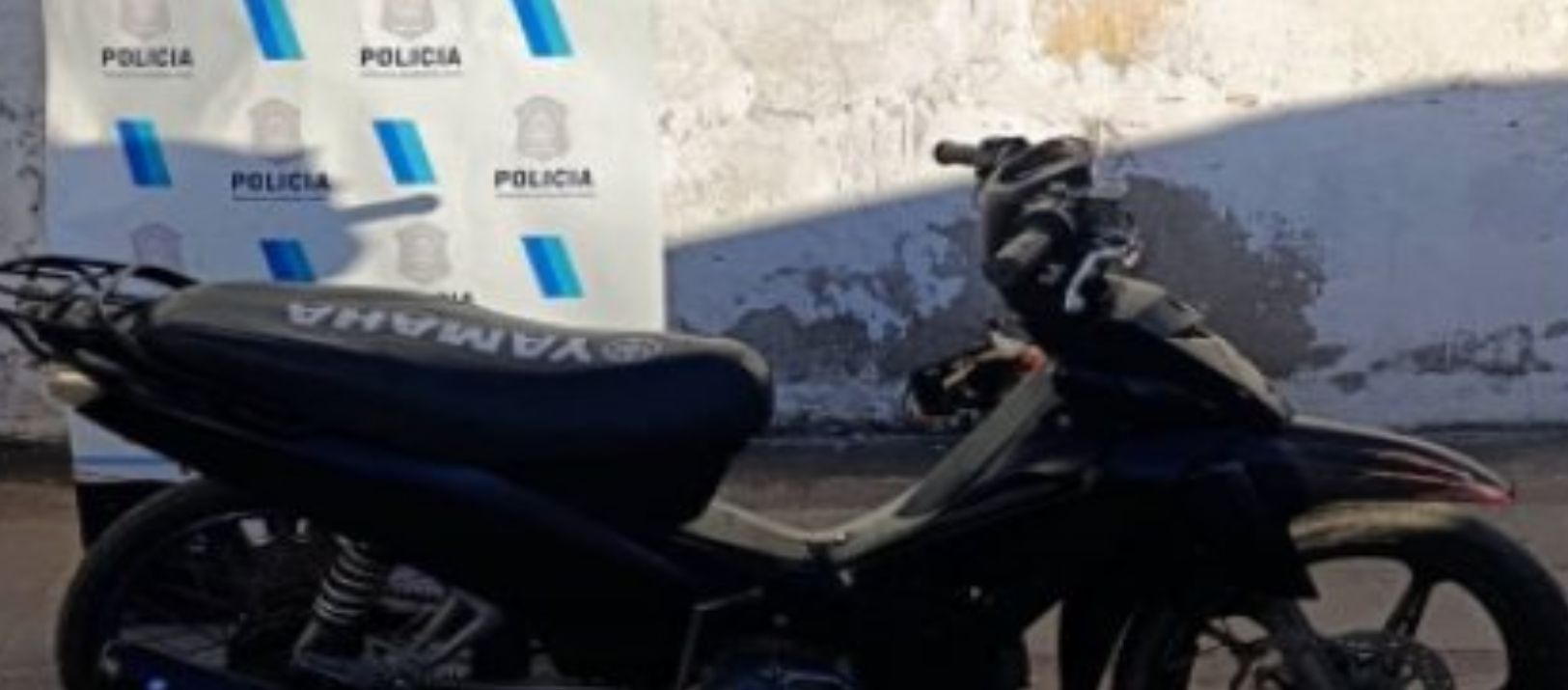 Imagen de la noticia: Un motociclista chocó contra un paredón en Punta Alta tras huir de la policía