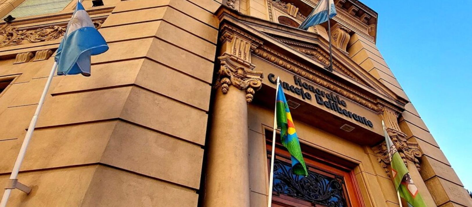 Imagen de la noticia: Discuten en el HCD si declaran "personas no gratas" a los asesinos de la nutria