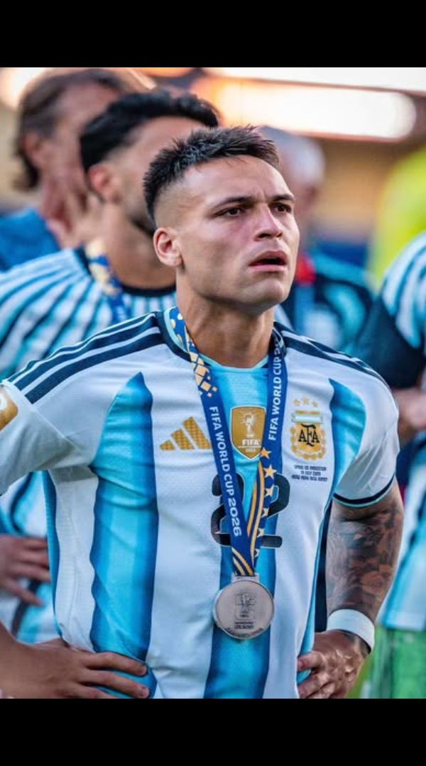 Imagen de la noticia: Lautaro Martínez: "Me hubiese gustado intentar ayudar adentro de la cancha"