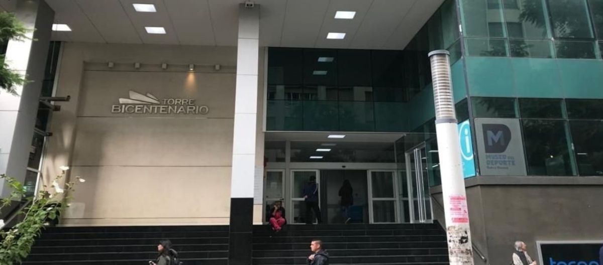 Imagen de la noticia: Cruce con España: el cónsul no puede hablar por exigencia de su presidente