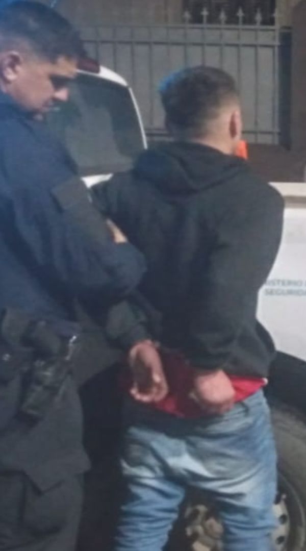 Imagen de la noticia: Locura en el centro: lo golpeó salvajemente por un par de zapatillas