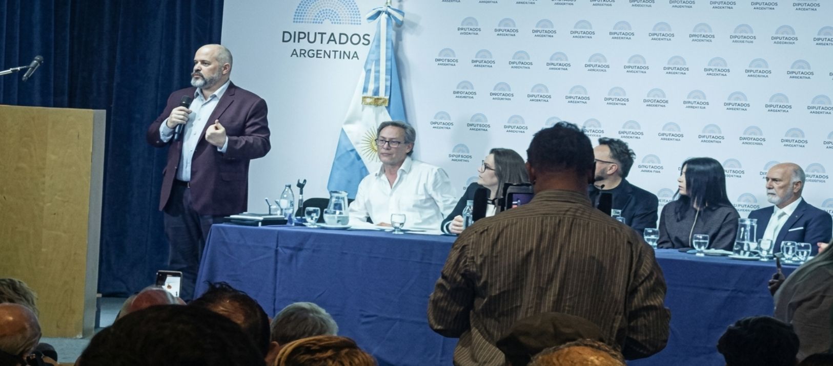 Imagen de la noticia: Obe Giménez expuso en el Congreso sobre el proyecto de ley de bienestar animal