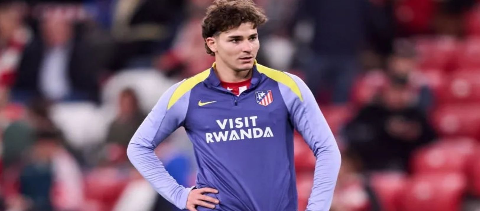 Imagen de la noticia: Barcelona busca a otro goleador ante la demora por Julián Álvarez