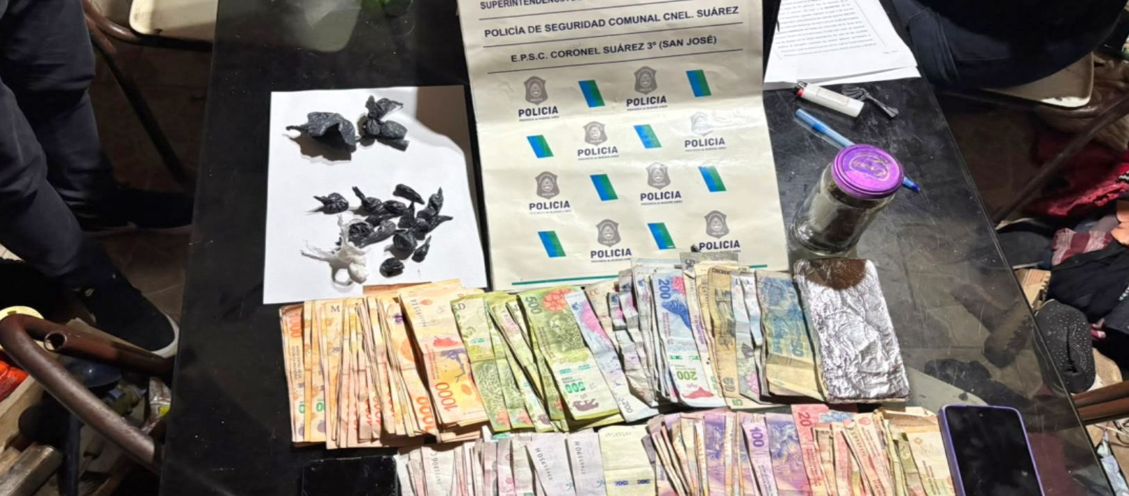 Imagen de la noticia: Allanamientos en Suárez: secuestraron cocaína, cannabis y una escopeta