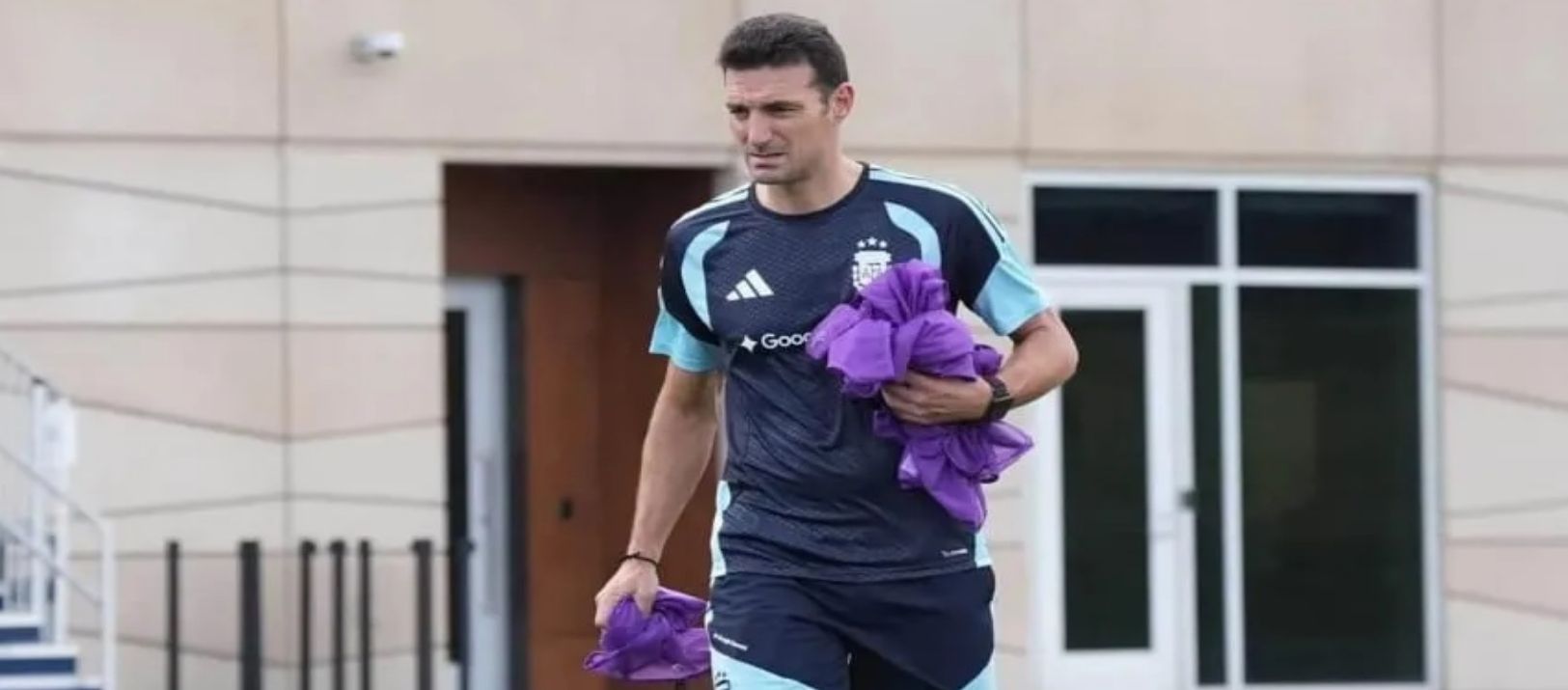 Imagen de la noticia: Scaloni probó dos esquemas y todavía no tiene definido el equipo para el debut