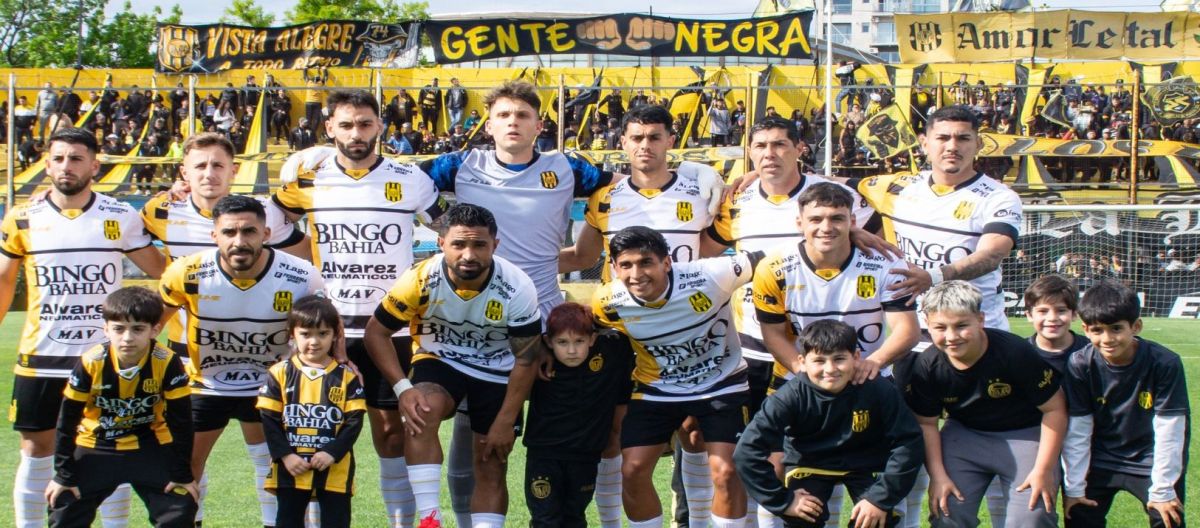 Imagen de la noticia: Olimpo recibe a Douglas obligado a ganar por cinco goles para clasificar a semis