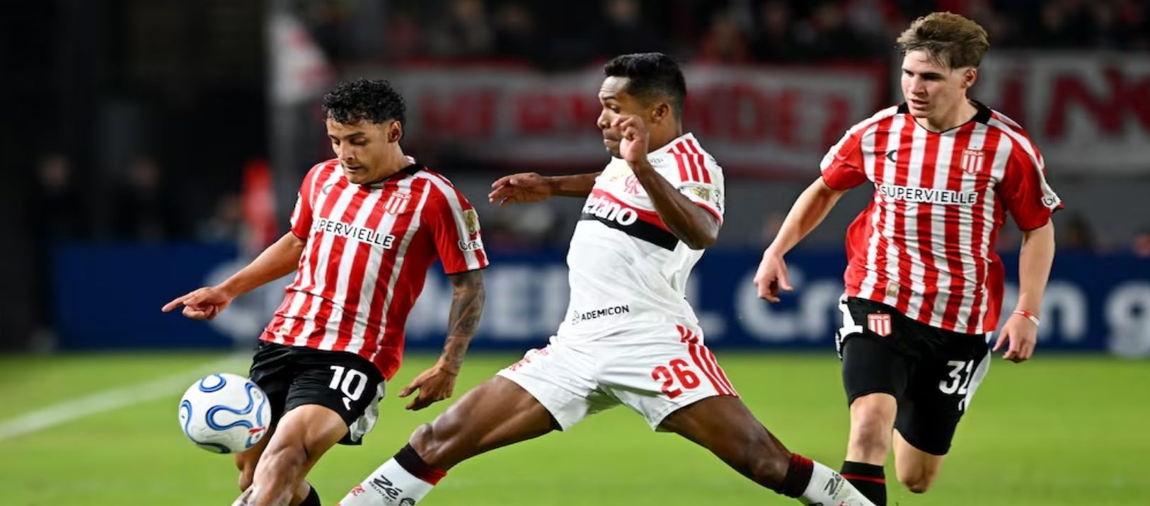 Imagen de la noticia: Libertadores: Flamengo y Estudiantes definen el rival de Palmeiras en la final