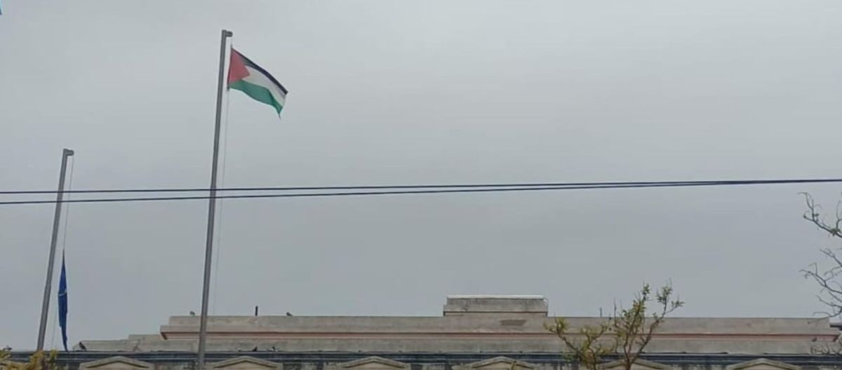 Imagen de la noticia: Polémica en la UNS: izaron la bandera palestina en el mástil de Alem