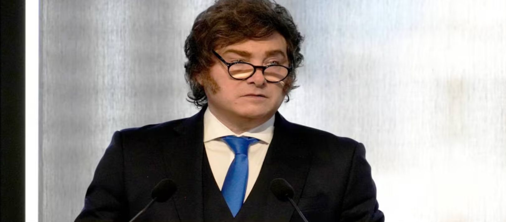 Imagen de la noticia: Milei evalúa viajar a Londres a fines de octubre en medio del cruce diplomático