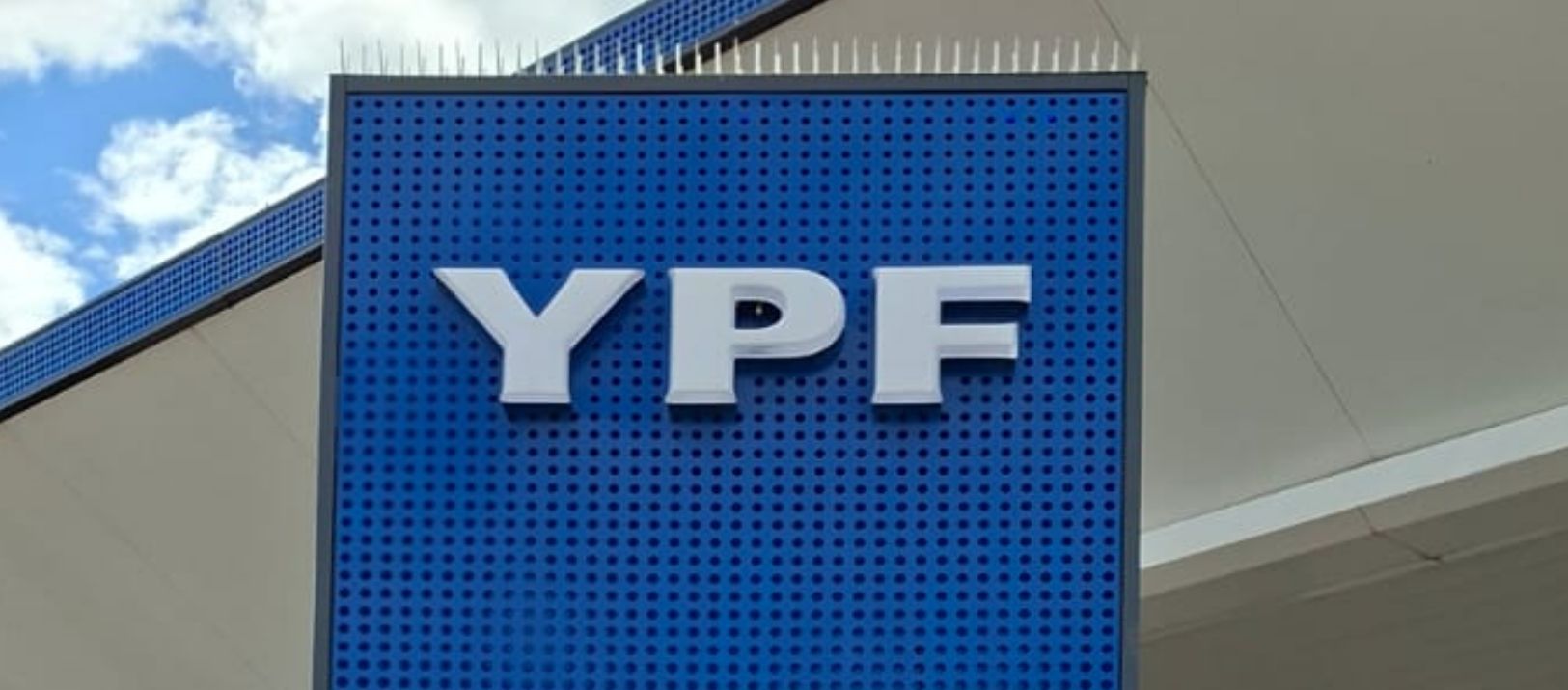 Imagen de la noticia: YPF no tiene fecha aún para liberar los precios de los combustibles