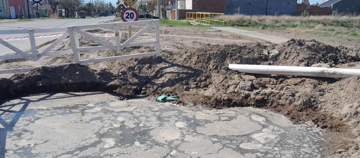 Imagen de la noticia: Vecinos se quejan por falta de agua y calles en mal estado