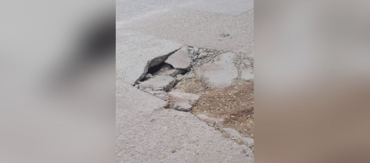 Imagen de la noticia: Quejas por la presencia de un enorme "cráter" en la esquina de Brasil y Güemes