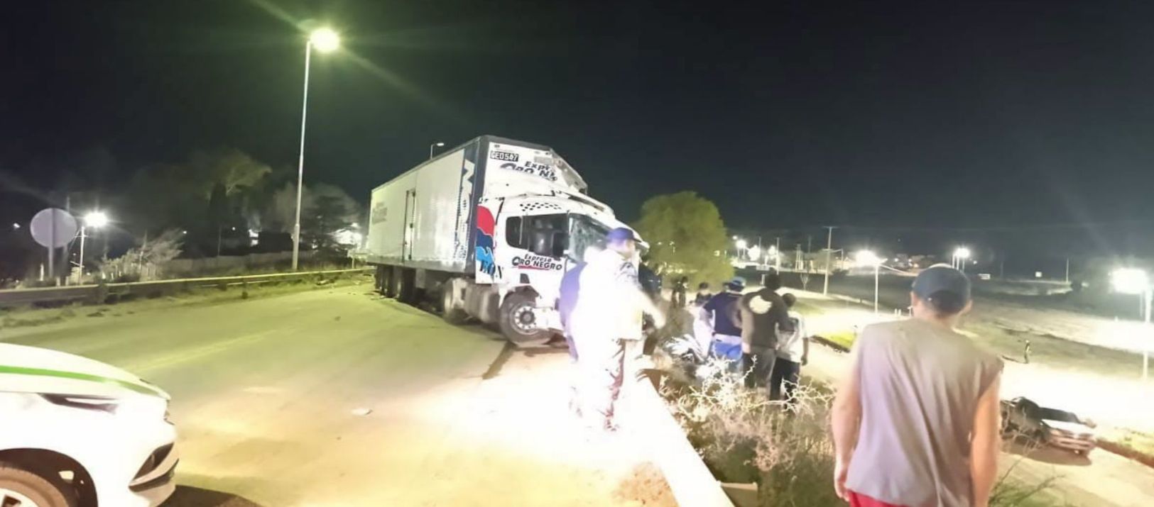 Imagen de la noticia: Un hombre murió en un choque de camiones en la ruta 22